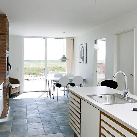 8 Person On A In Romo * Sonderby (Romo)