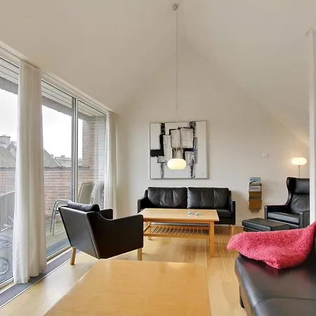 8 Person On A In Romo *