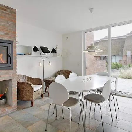 8 Person On A In Romo * Sonderby (Romo)