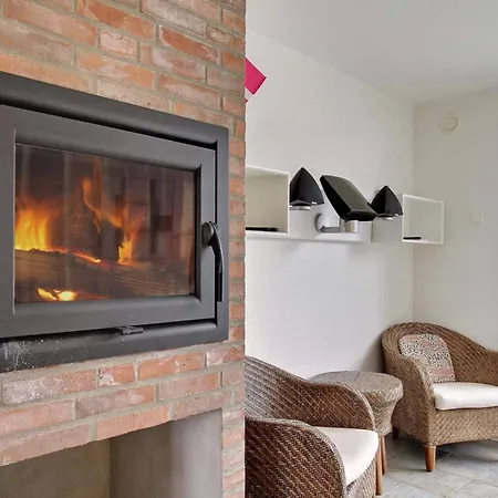 8 Person On A In Romo *