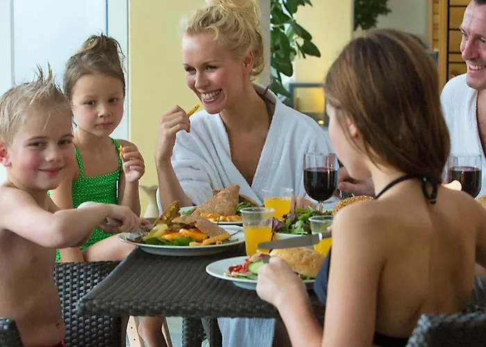 8 Person On A In Romo 度假居