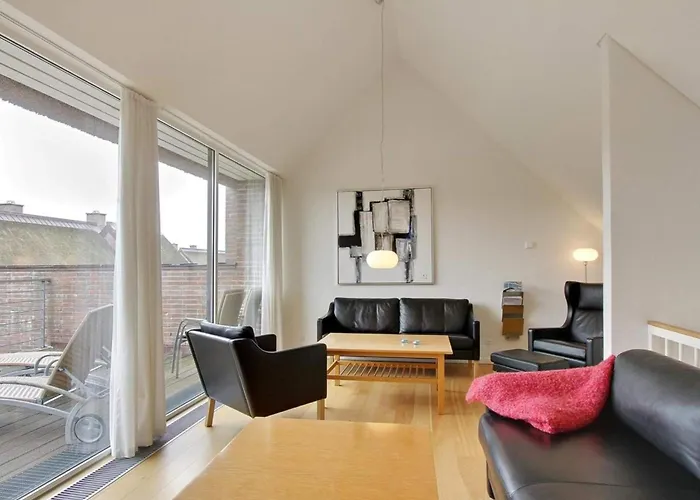 8 Person On A In Romo *